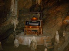 240-032 Stalag Organ Luray Caverns.jpg